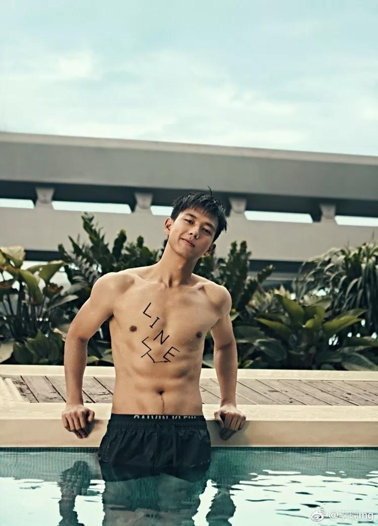 李现有没有腹肌,李现的真腹肌