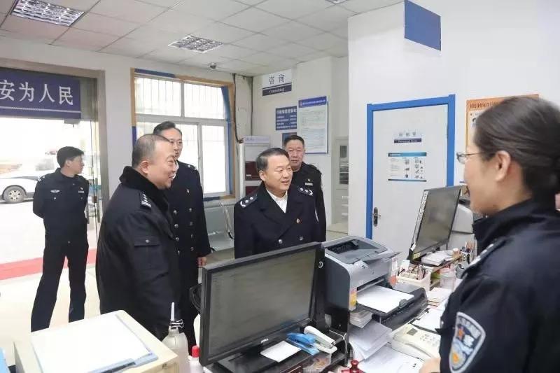 战疫铿锵女警在行动,战疫一线铿锵玫瑰展巾帼风采