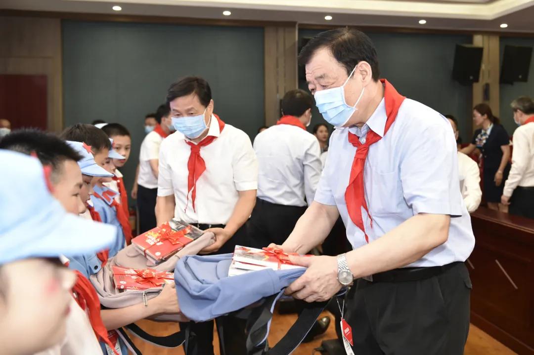 书记省长“六一”前夕看望慰问少年儿童:“祝福孩子们健康快乐、茁壮成长”
