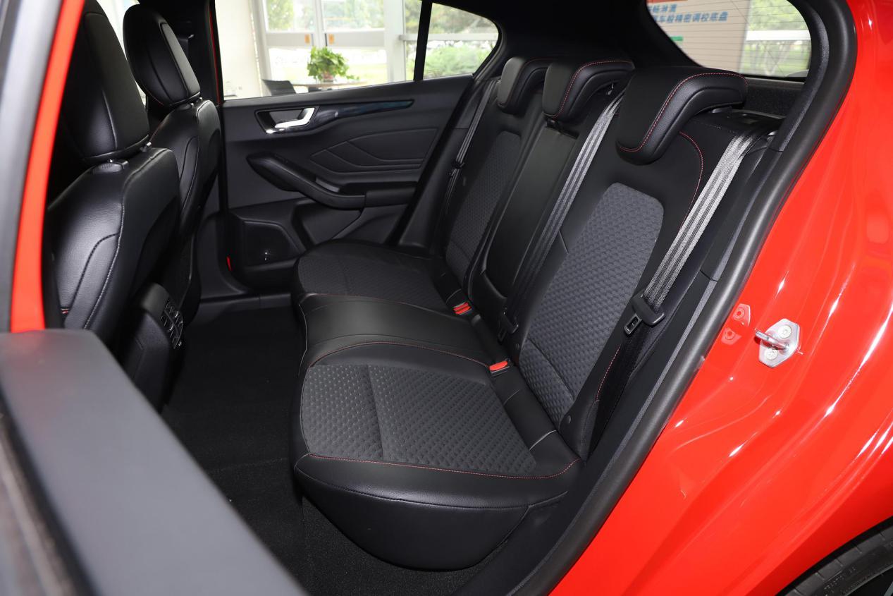 延续巅峰新一代福克斯亮点分析,福克斯弯道之王