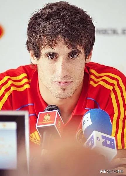 西班牙十大足球巨星现役,西班牙最帅足球明星