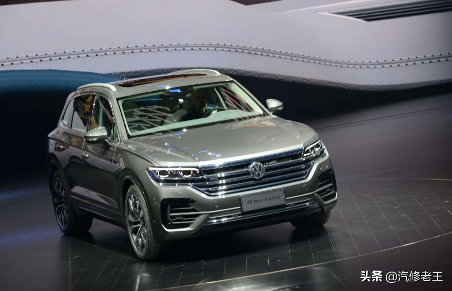 17年大众途锐和14年宝马x5哪个好,2022大众途锐豪华版图片