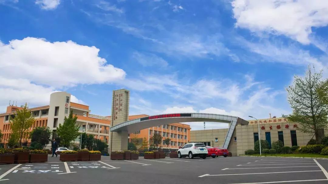 成都名校长的温度教育：期待把眉山冠城七中办成百年名校