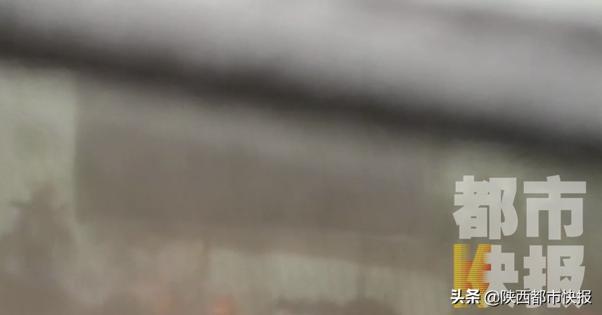 女子网购梦幻丝绸睡衣,女子买lv睡衣