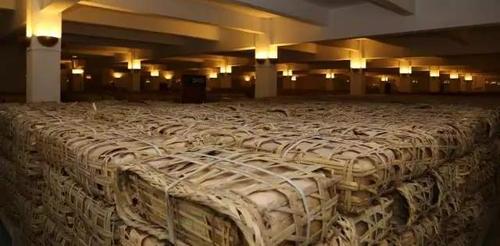 普洱茶正确的仓储应该是什么样的,普洱茶的干仓和湿仓的区别在哪里