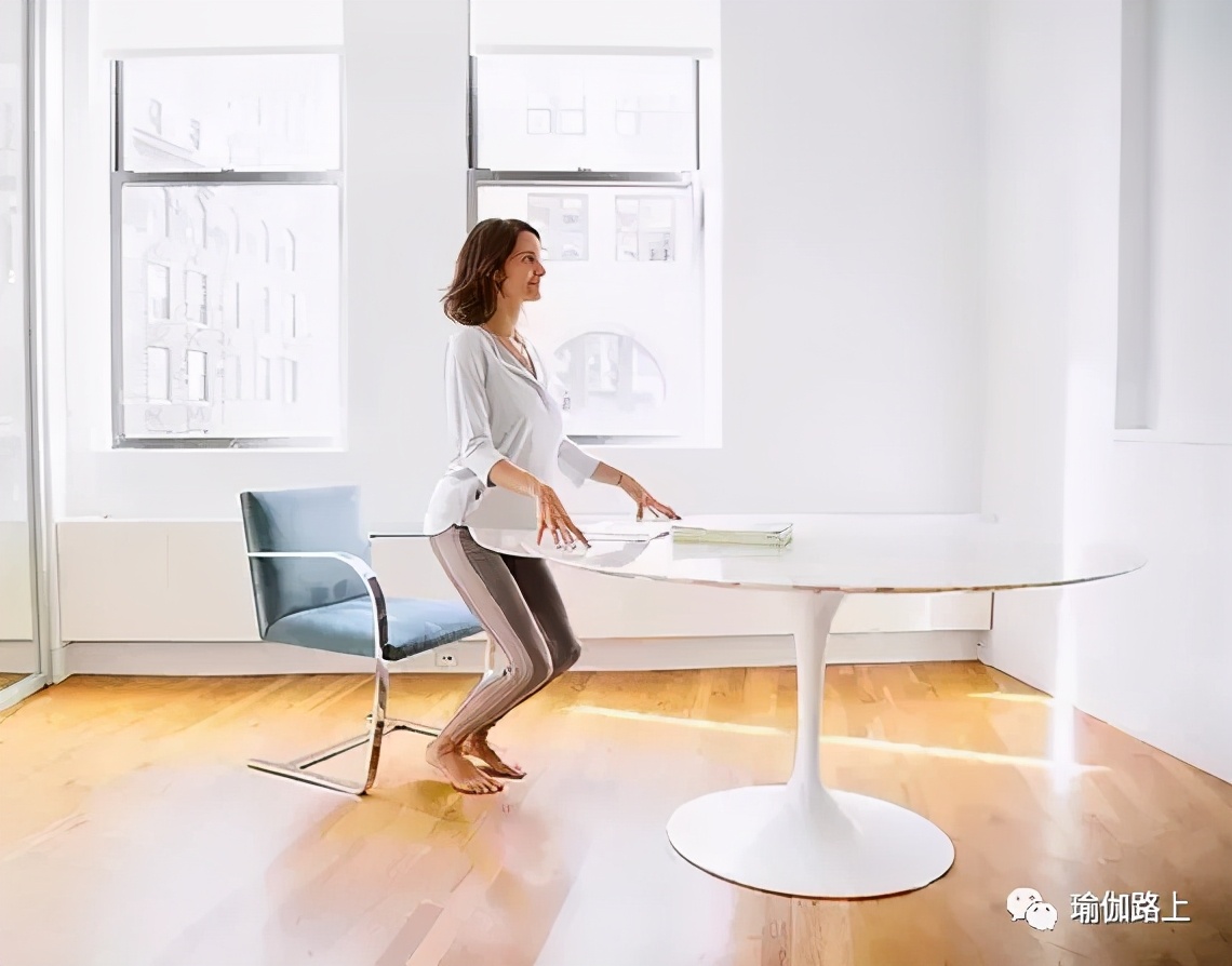 办公室瑜伽缓解全身疲劳,适合办公室健身瑜伽初级教程