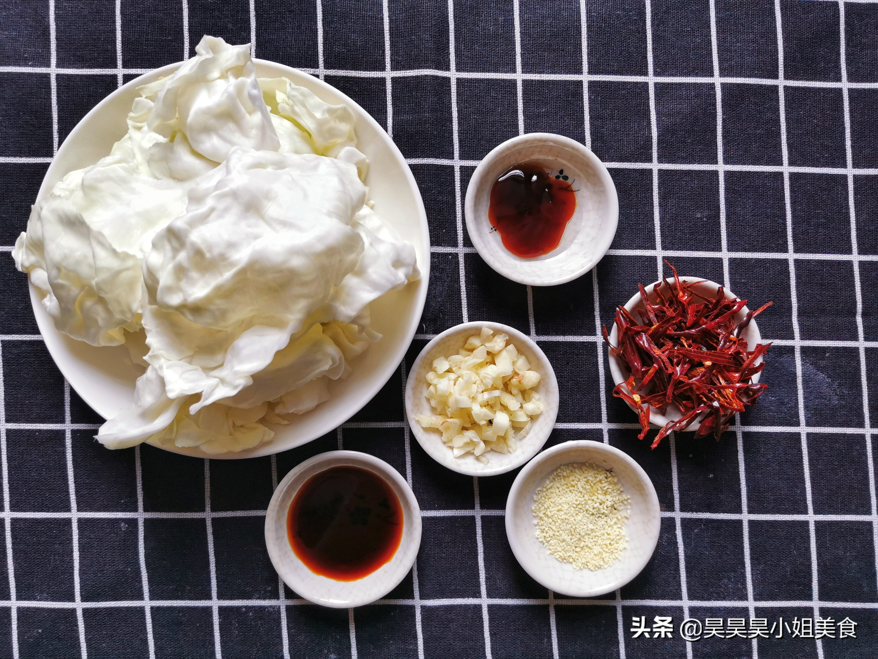 包菜这样炒，掌握这一步，口感脆嫩，10分钟搞定晚饭