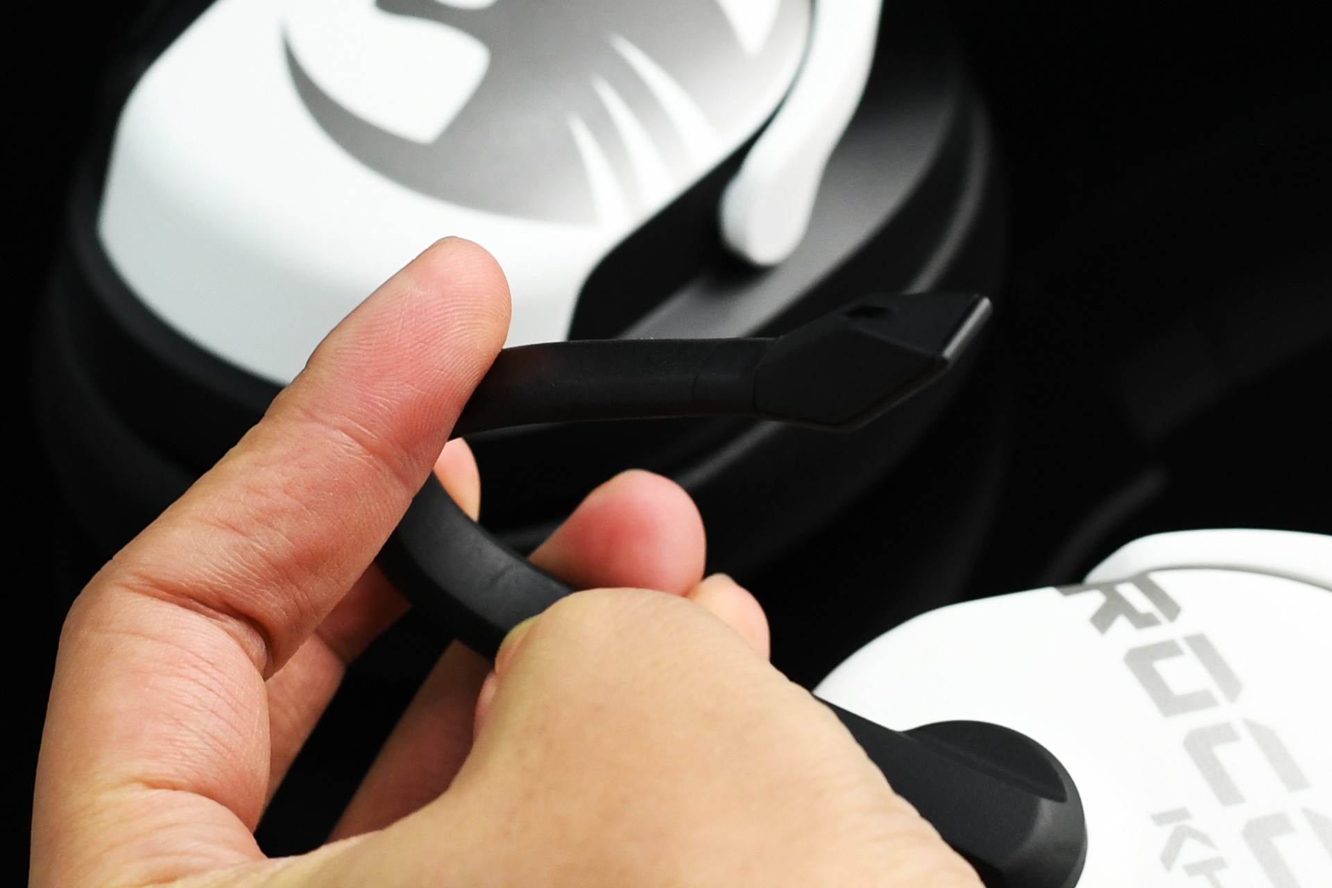 除了价格高点冰豹这款游戏耳机真的很不错