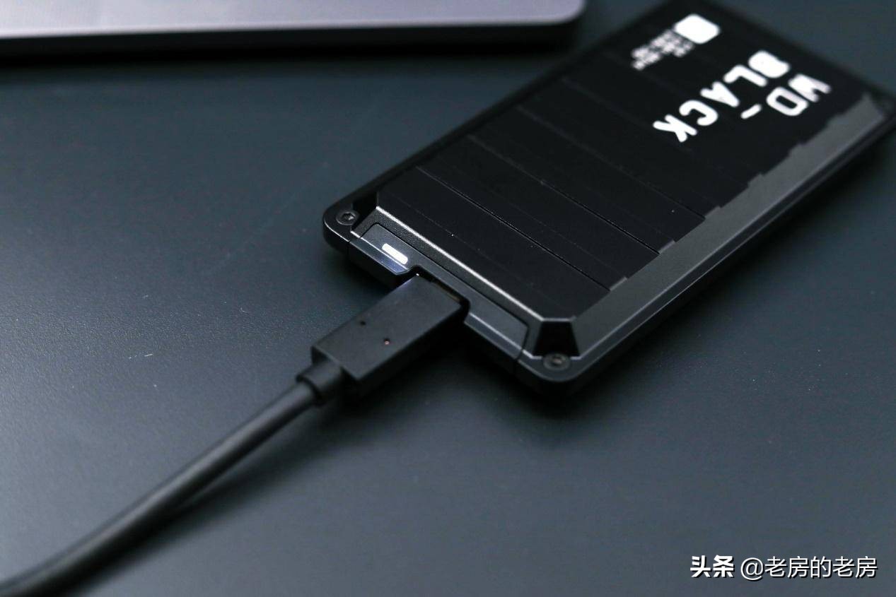 拯救PS4扩展游戏空间WD_BLACKP50固态移动硬盘上手