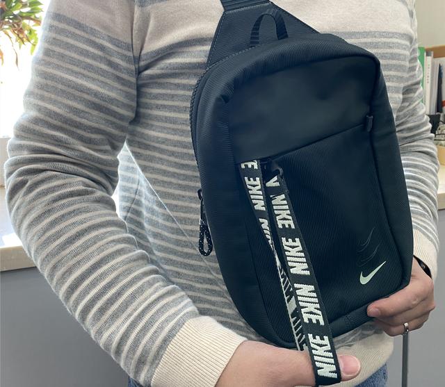 耐克胸包新款配色,nike胸包浅抹茶绿