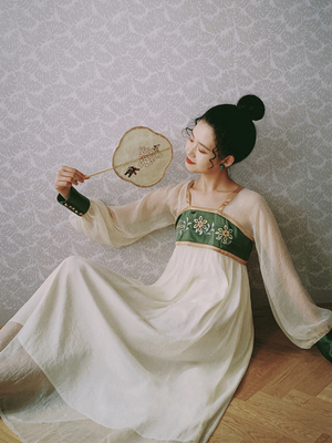 春天穿绿色好看,春天穿点彩色