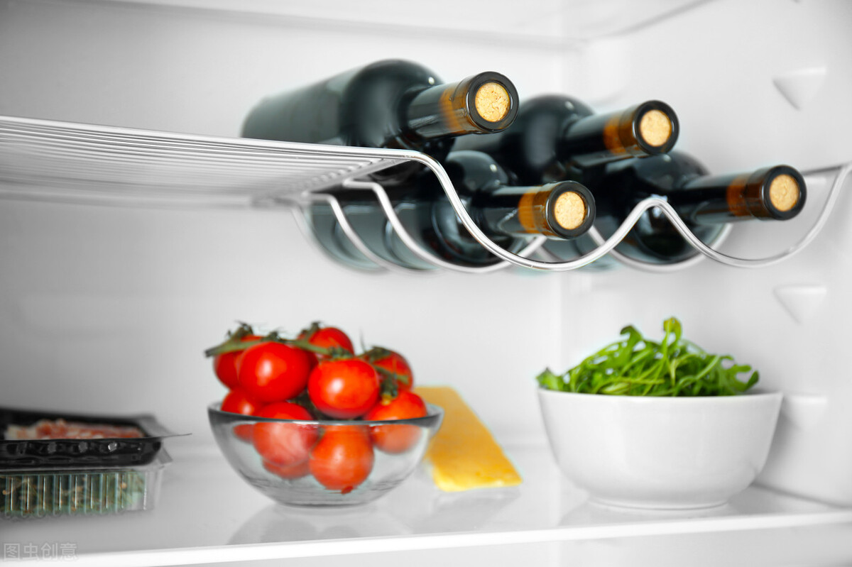 冰箱冷冻室下面有积水怎么回事,冰箱冷藏室积水是什么原因造成的