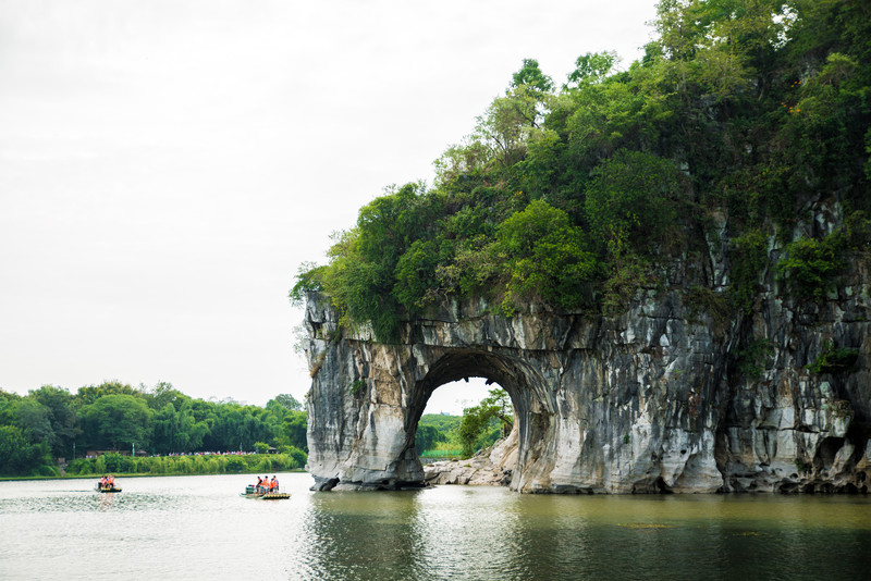 小学课本象鼻山照片,小学课本上的象鼻山图片