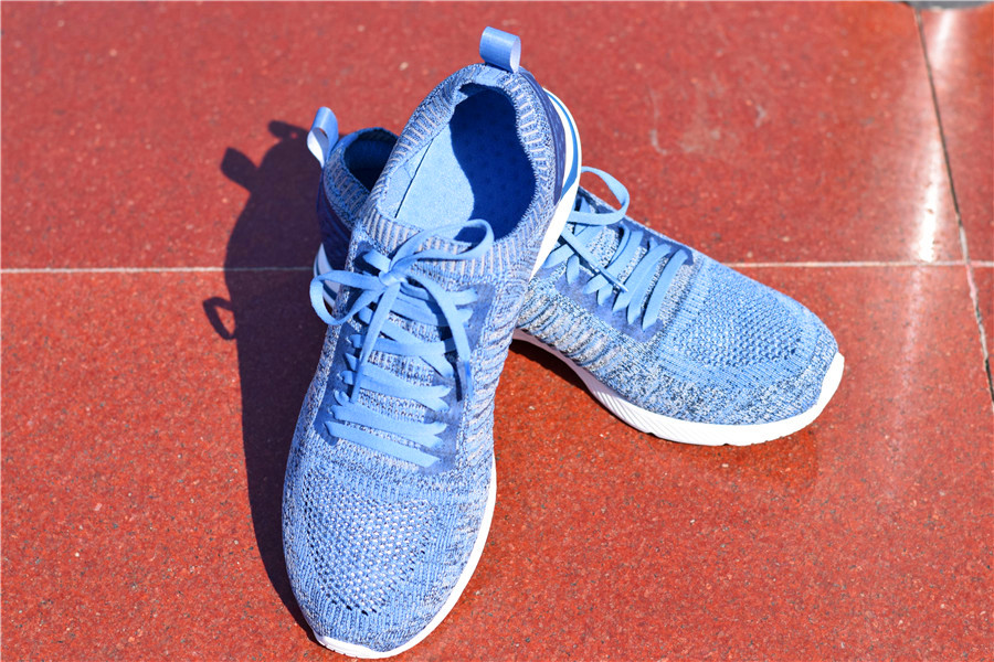 第一次穿软弹跑鞋感觉,第一次穿跑鞋有种站不稳的感觉