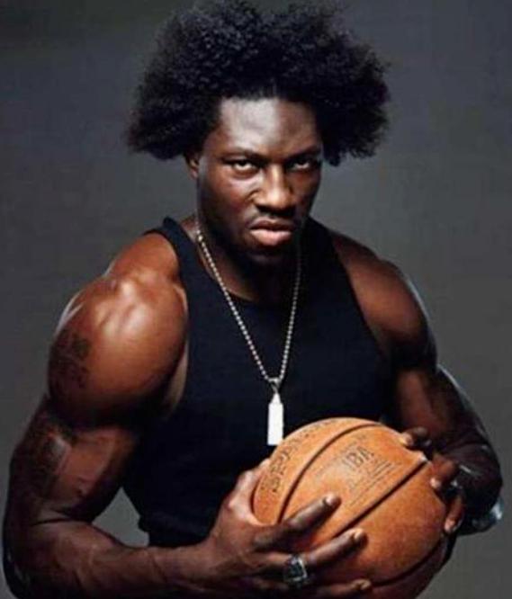 别人穿的是球衣，而他们看起来穿的像紧身衣肌肉太强真无奈