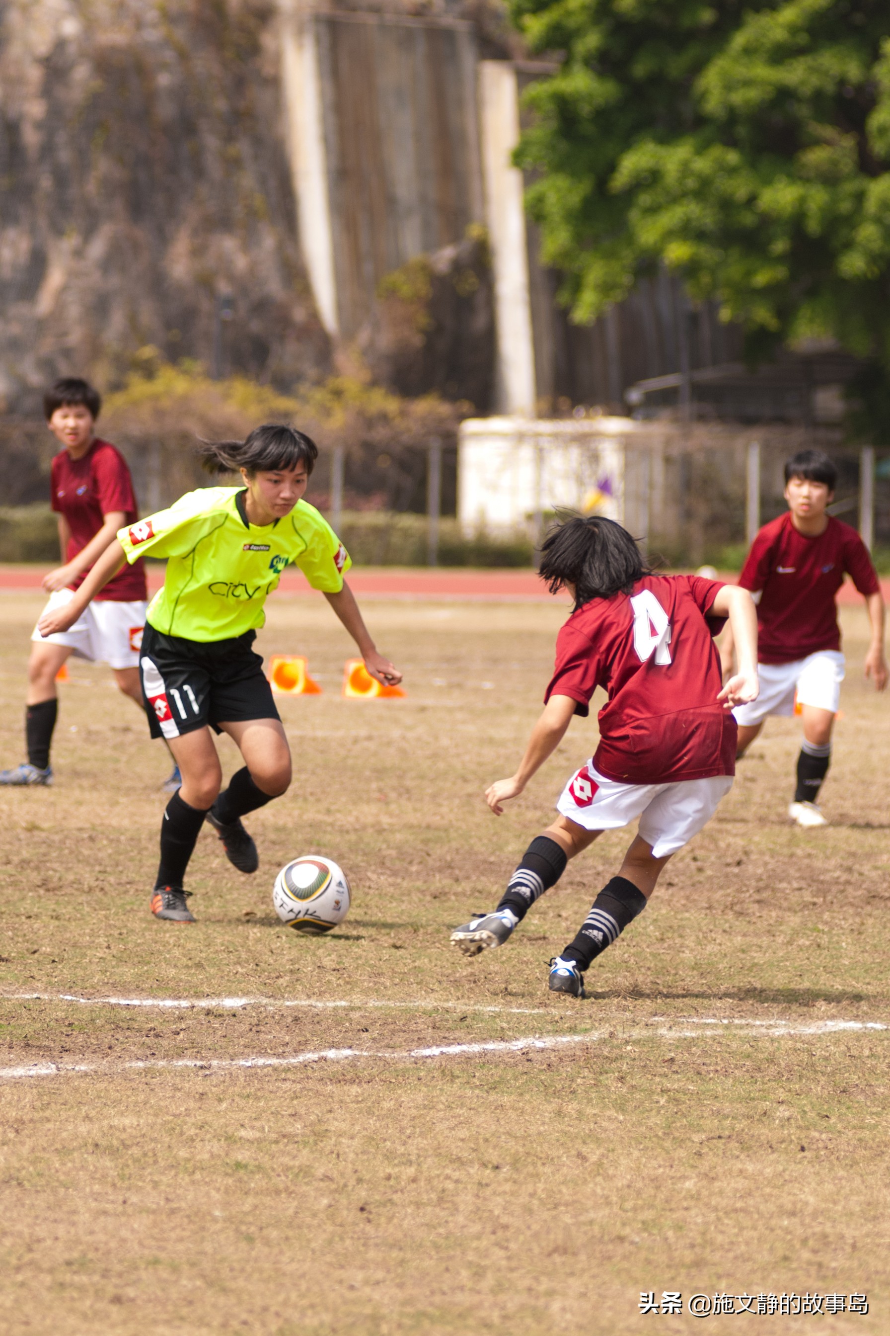这个女生追着梦跑了二十年，终于把自己踢进了足球之梦