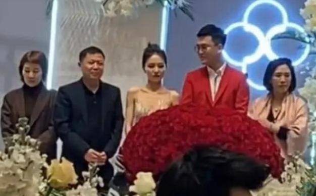 女海王项思醒被曝虚荣又抠门，花3千买高仿假包，未婚夫报销4万多