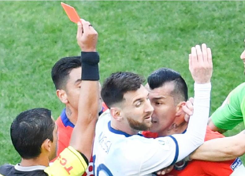 美洲杯阿根廷夺冠梅西捧杯夺金靴,美洲杯阿圭罗迪巴拉破门