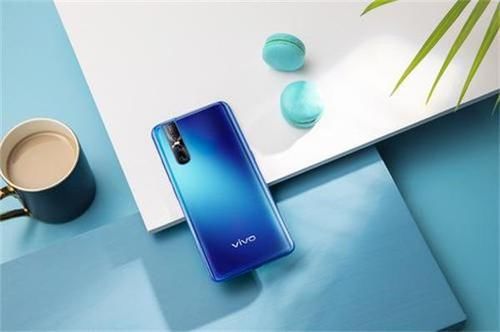 雷军说让每个人都用上便宜的手机,雷军要做5.4寸全面屏手机