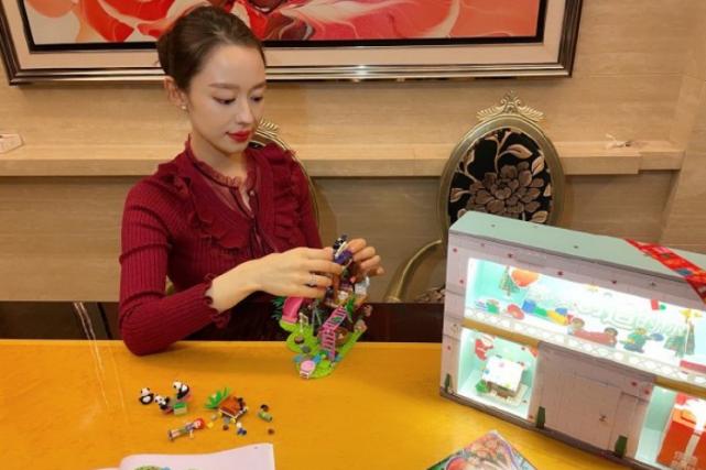 吉娜挺孕肚拍广告视频,吉娜挺孕肚拍广告现场