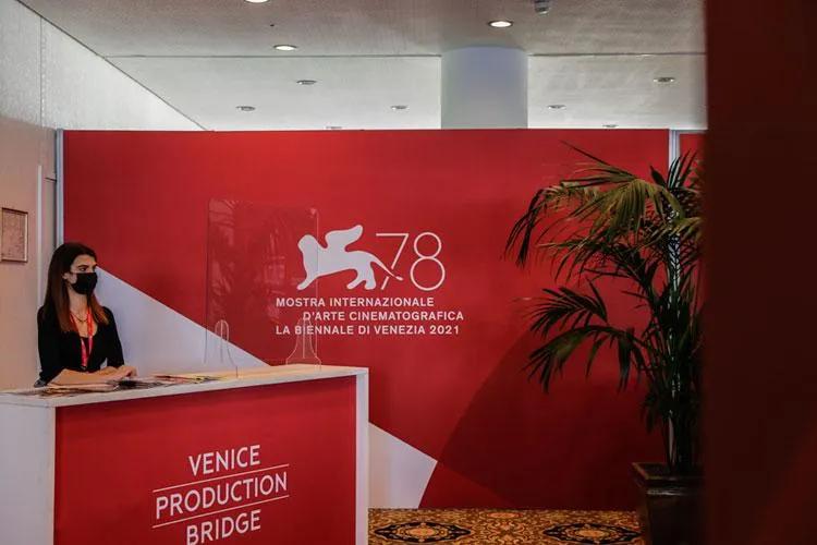 辣眼睛的威尼斯红毯女星惊艳,威尼斯红毯女星惊艳