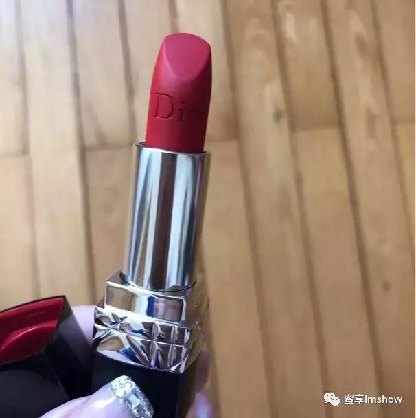 什么意思的口红显白显气质,什么颜色的口红显白显气质