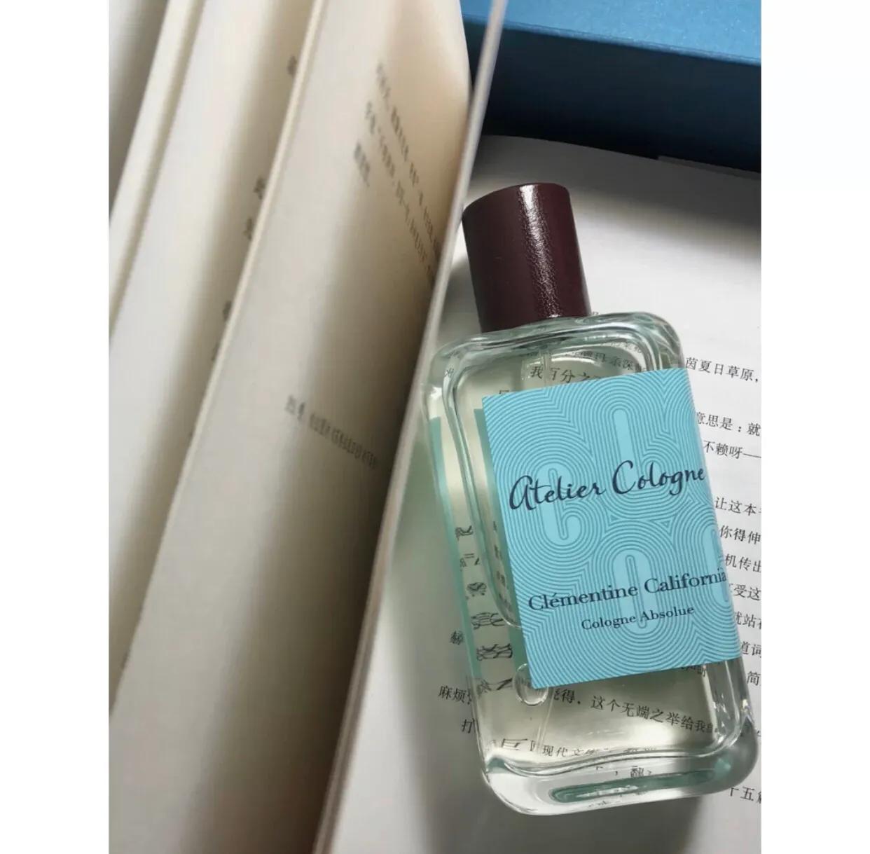 喷一些清新又好闻的香水,喷很多牌子的香水