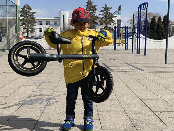 柒小佰700kids 儿童滑步车pro (柒小佰儿童滑板车怎么折叠)