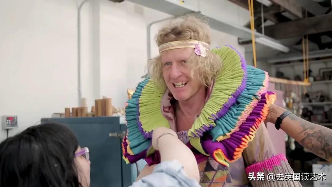 他以一己之力，让UAL的毕业典礼变成“女装大佬”的异装盛会