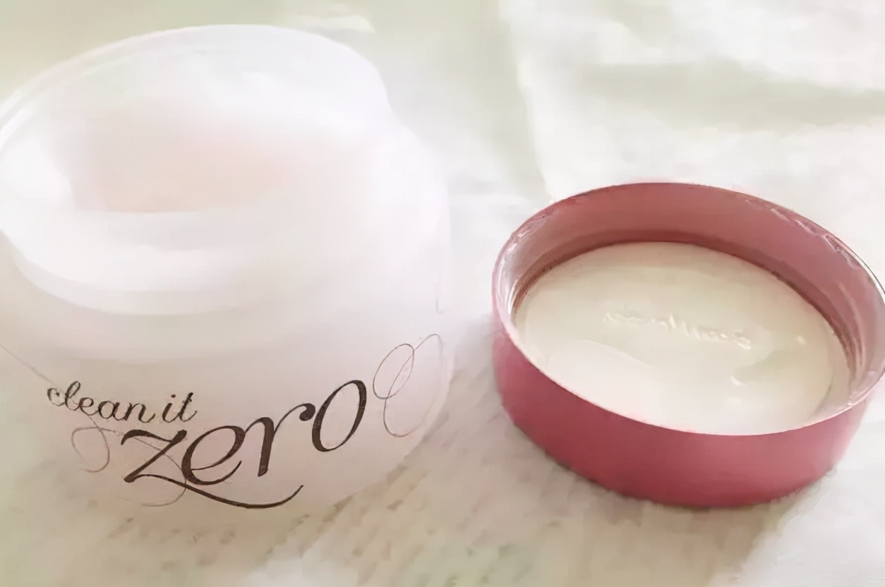 化妆品假货和真货批次一样,不要因为价格而怀疑产品的品质