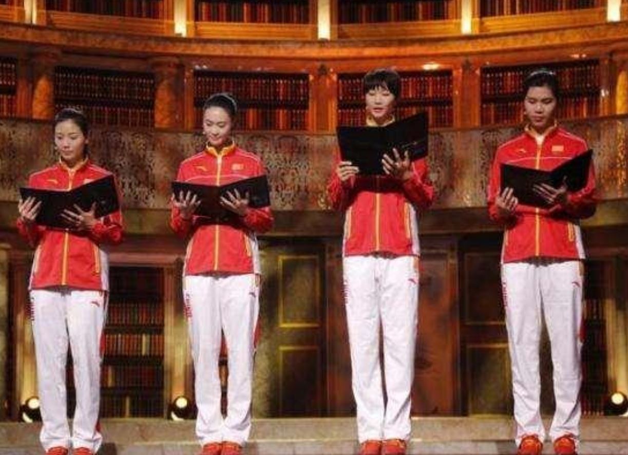 朗读者女排郎平视频,郎平最感动的一次视频