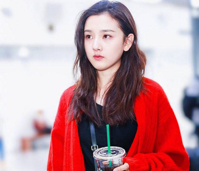 破案了！宋祖儿拿杨超越应援扇现场视频曝光，一言一语尽显高情商