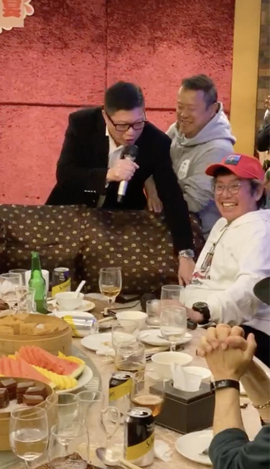 香港明星足球队谭咏麟进球,香港足球队晋级4强谭咏麟