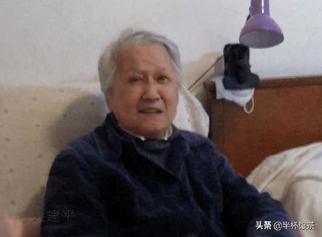 「说谍」战火青春，新四军少女电台力挽狂澜，真女兵绝不搔首弄姿