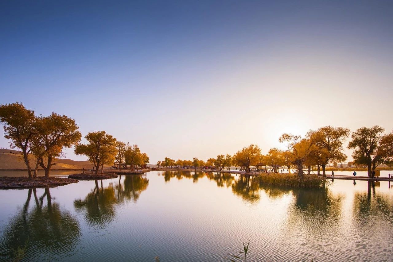 罗布泊楼兰故地地球之耳,若羌地球之眼