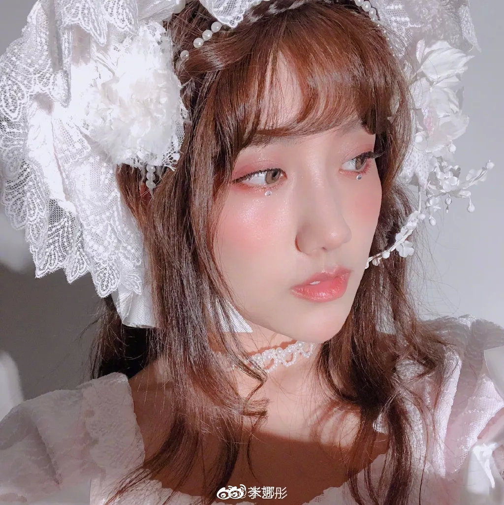 泫雅ins晒美照,泫雅携新作品回归