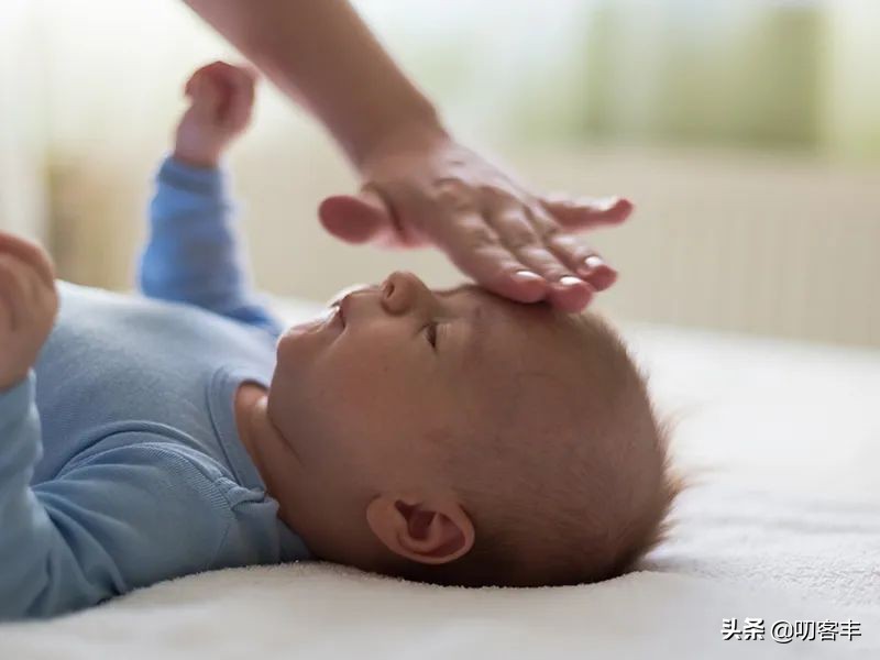 新生儿发烧该怎么办,新生儿病毒感染发烧