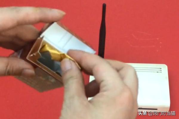 路由器的天线奇葩摆放,路由器外置天线有效果吗