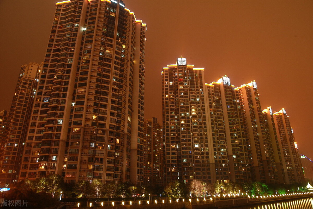 房子严重过剩再无刚需,老百姓买不起房子怎么处理