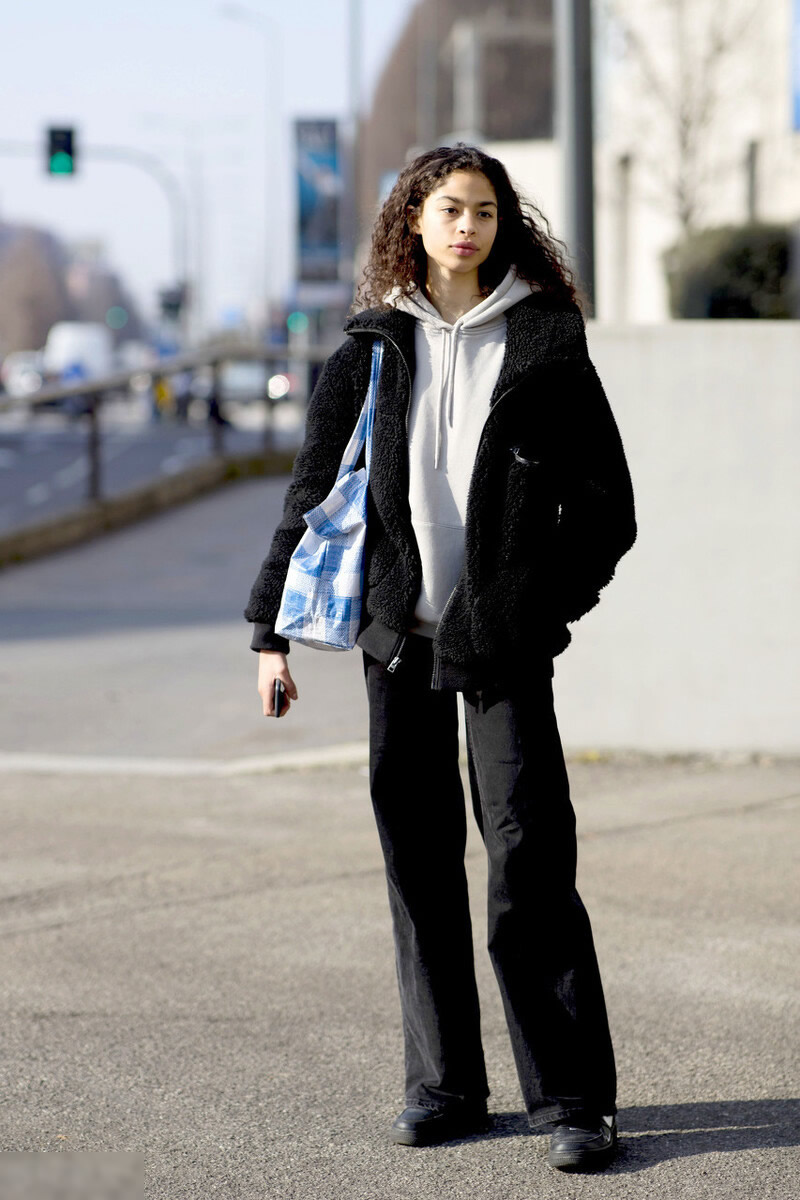 连帽卫衣长了怎么穿好看,卫衣连帽外套太长怎么穿更好看