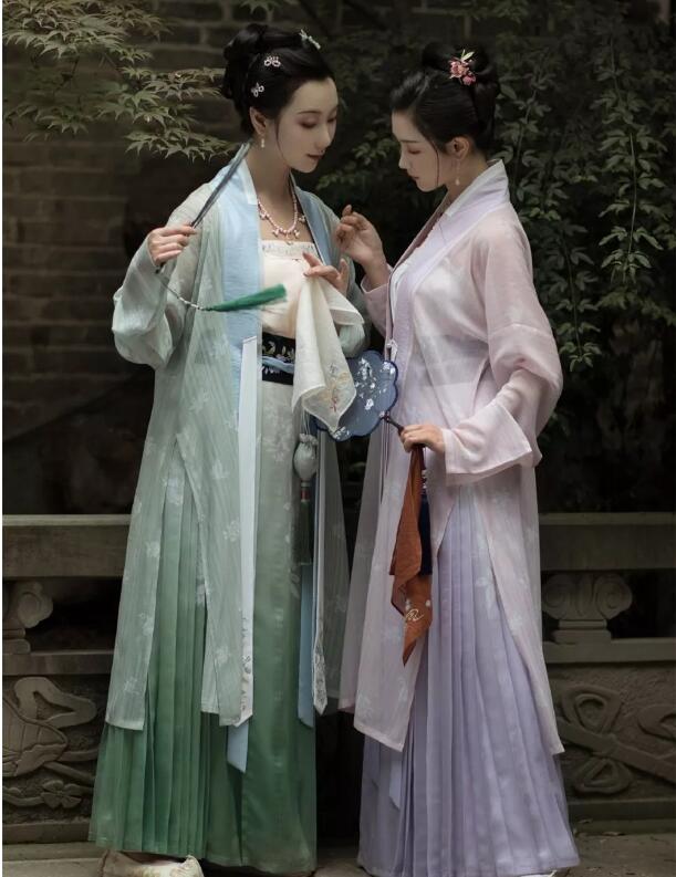 洛丽塔和汉服为什么那么贵,汉服跟洛丽塔哪个贵