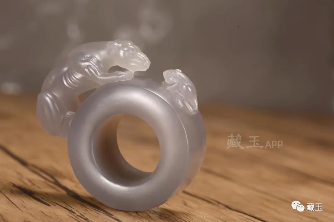 奇特和田玉,真正的紫色和田玉