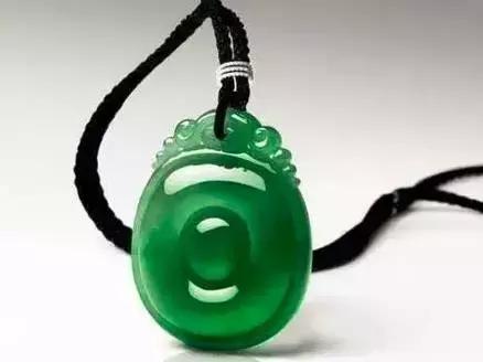 人养玉玉也养人对吗,为什么人可以养玉玉可以养人呢