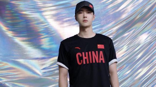 白敬亭上脚安踏跑鞋,安踏氮科技跑鞋白敬亭同款