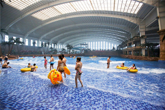 好似北京闹市中的瑶池仙境，使紧张的神经放松，运河苑温泉水世界