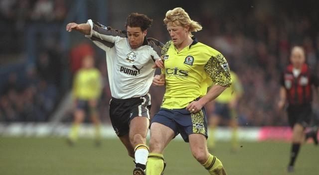 揭秘英超史上最丑球衣：曼联两套入选疑似色盲设计纽卡队服