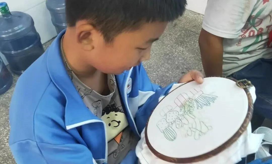 初中生放学不愿意回家,学生放学不知所措