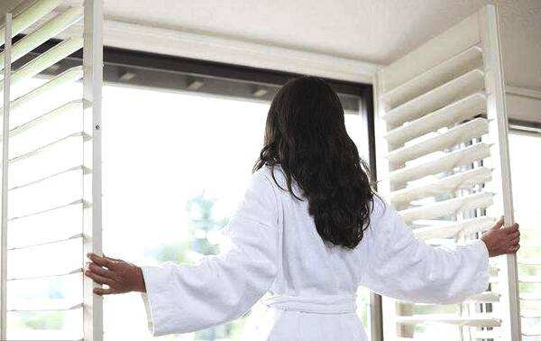 坐月子吹空调注意事项,坐月子吹了风该怎么治疗