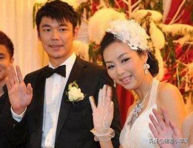 中国男足太太团完整版,中国男足出征带太太团