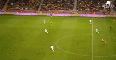 场均两球的球员,场均跑动c罗梅西